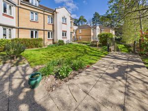 COMMUNAL GARDEN- click for photo gallery